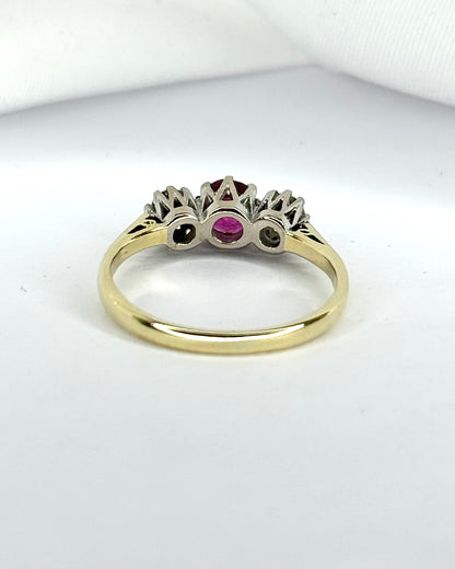 Bague trilogie Rubis 0.62 carat &amp; Diamants 0.20 carat "Célia"