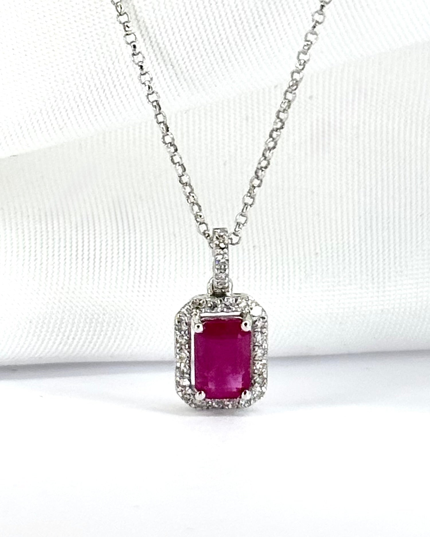 Pendentif Rubis 0.75 carat &amp; Diamants 0.22 carat "Lise"