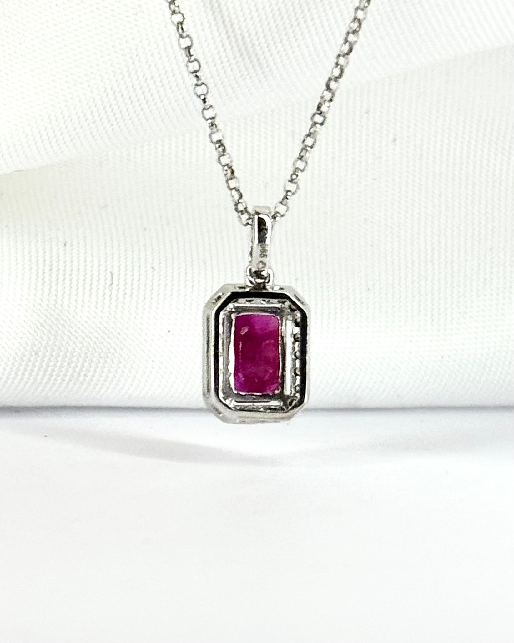 Pendentif Rubis 0.75 carat &amp; Diamants 0.22 carat "Lise"