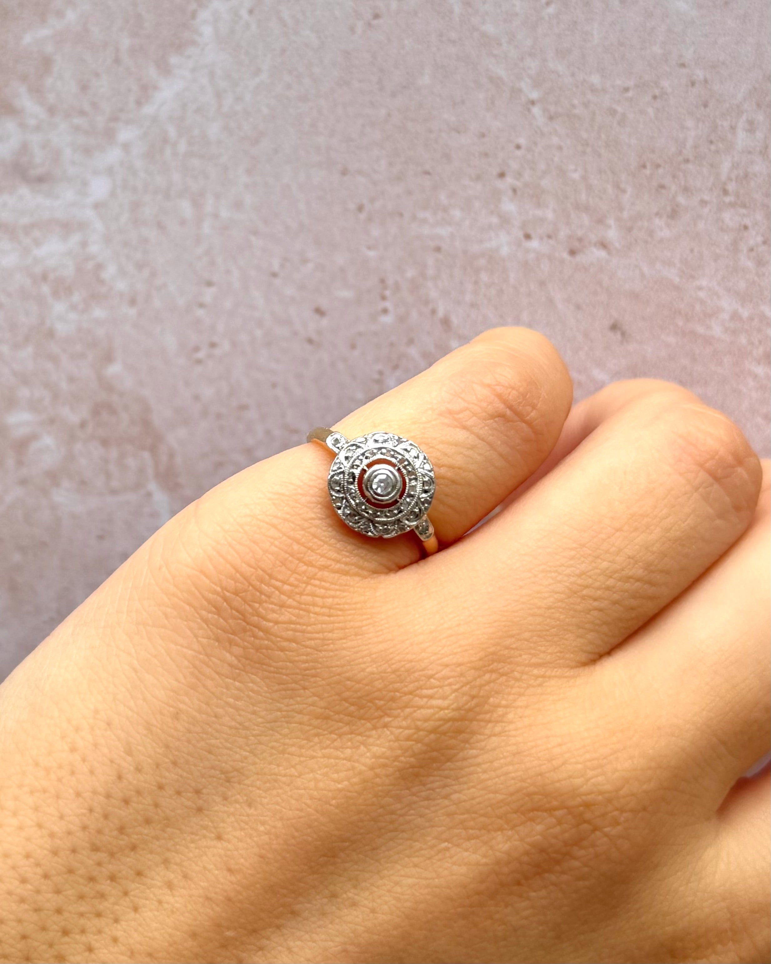 Anillo Art Déco con diamantes "Cynthia"