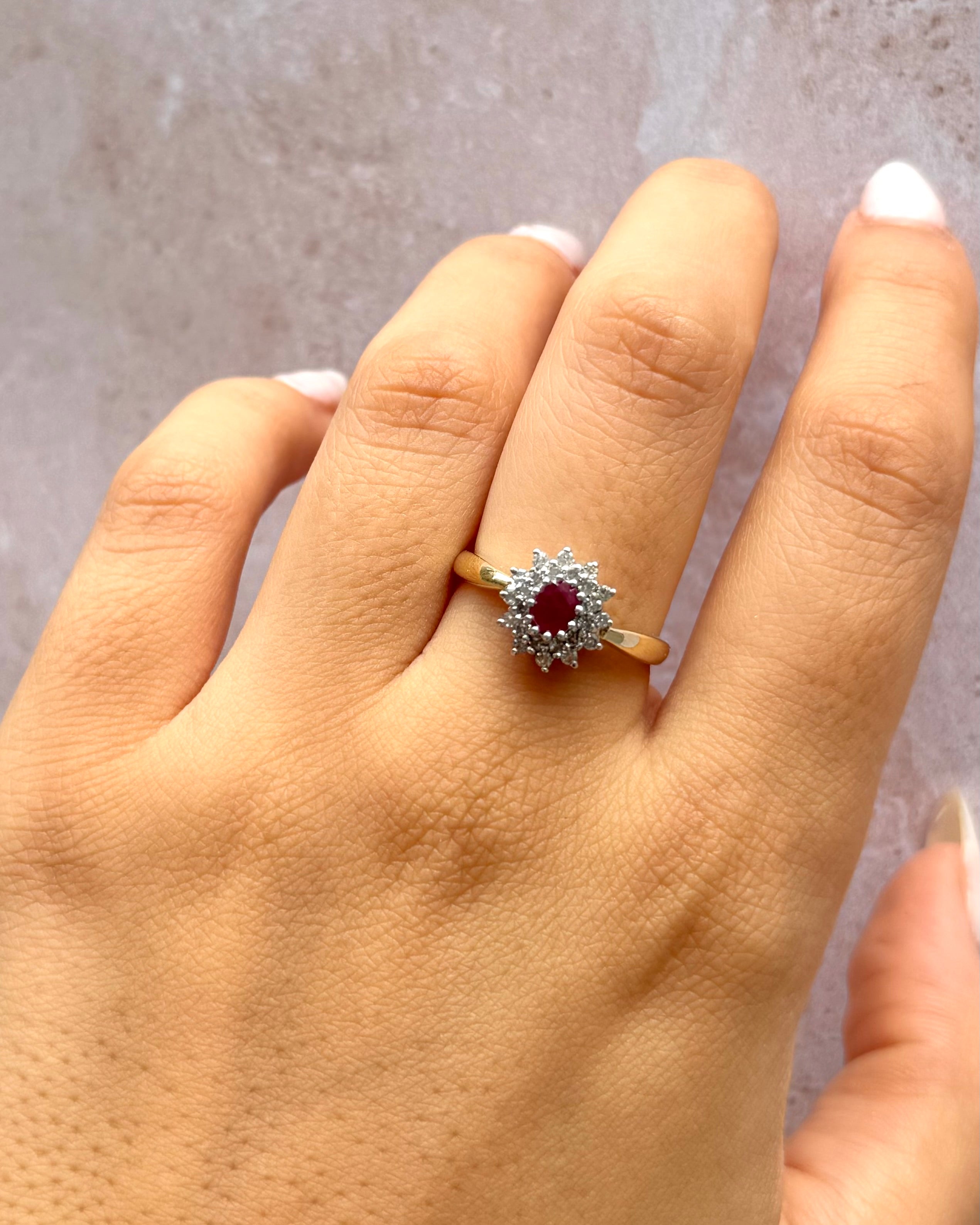 Anillo Marguerite Rubí 0,35 quilates y Diamantes 0,24 quilates "Maggy"