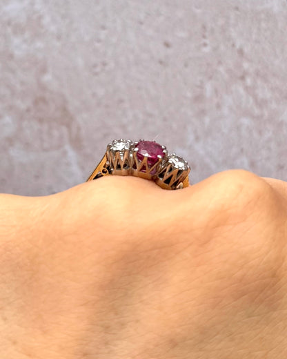 Bague trilogie Rubis 0.62 carat &amp; Diamants 0.20 carat "Célia"