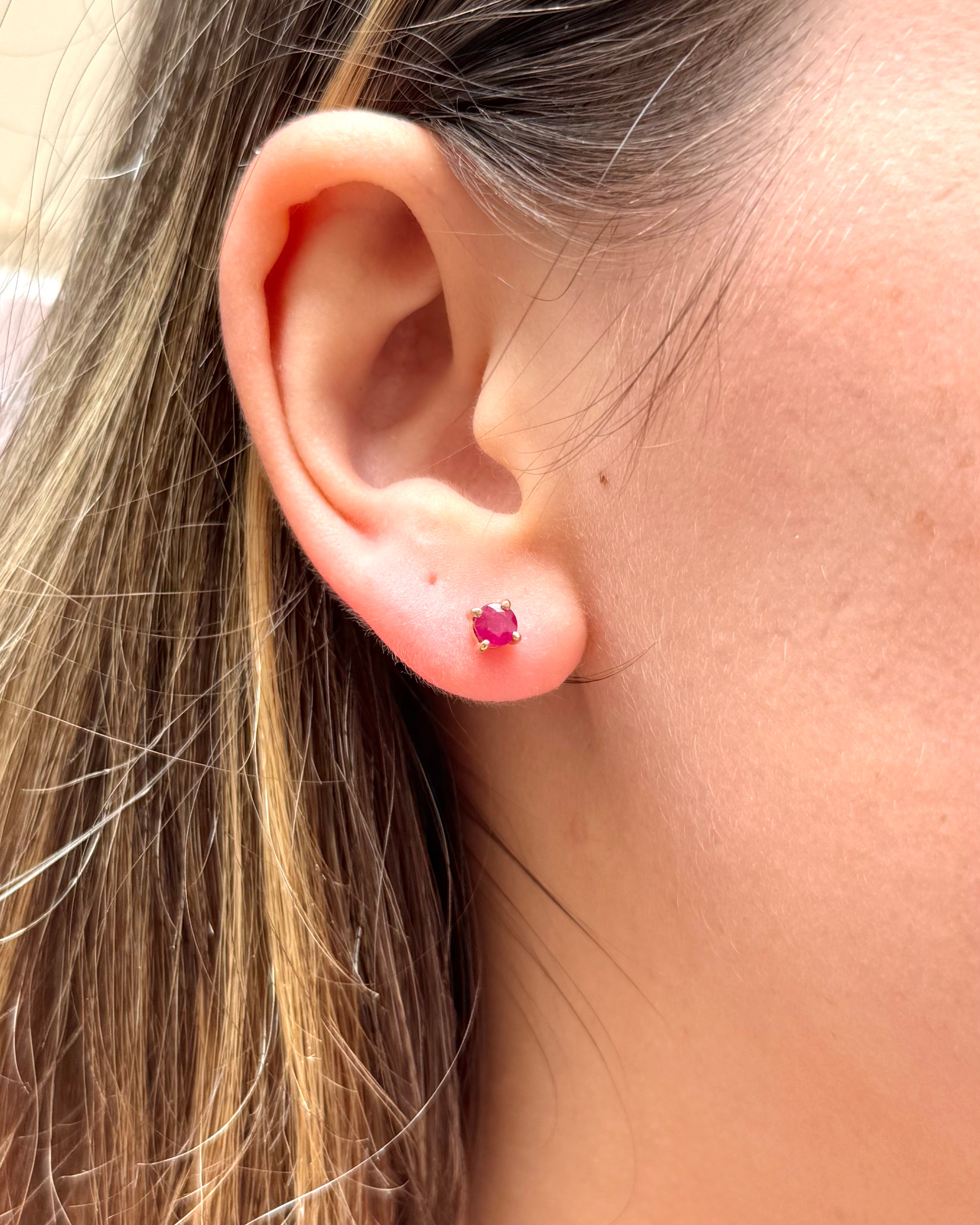 Pendientes de botón con rubí de 0,80 quilates "Vanessa"
