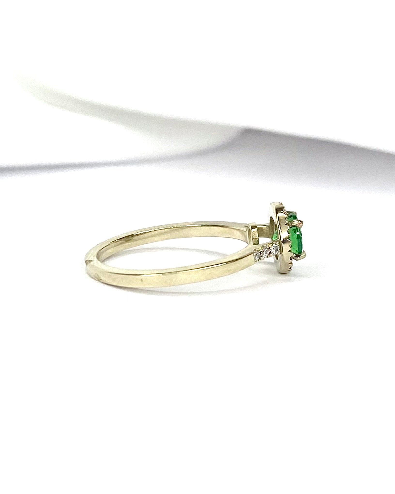 Solitaire Ring with Green Garnet 0.67 carat &amp; Diamonds 0.22 carat "Erika"