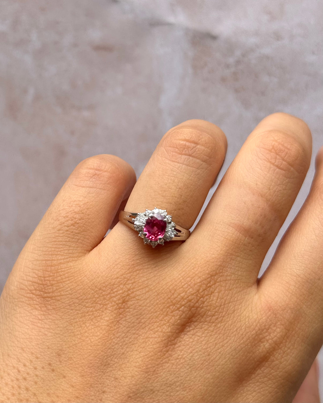 Bague Marguerite Rubis Mozambicain 0.93 carat &amp; Diamants 0.29 carat "Vivienne"