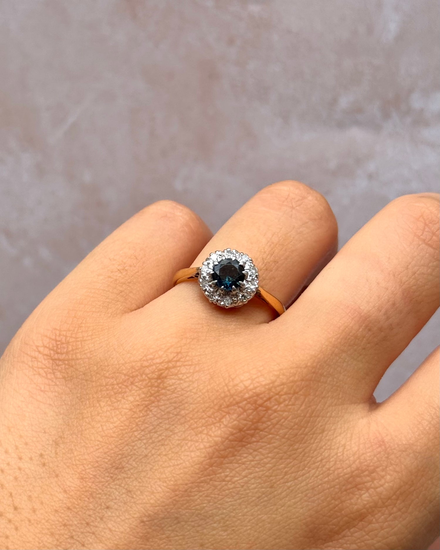 Anillo Marguerite Zafiro 0,80 quilates y diamantes "Célia"