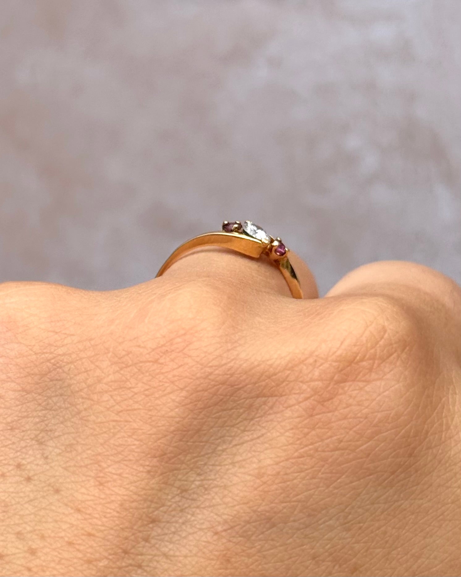 Anillo Trilogía Diamante y Rubí "Roxane"