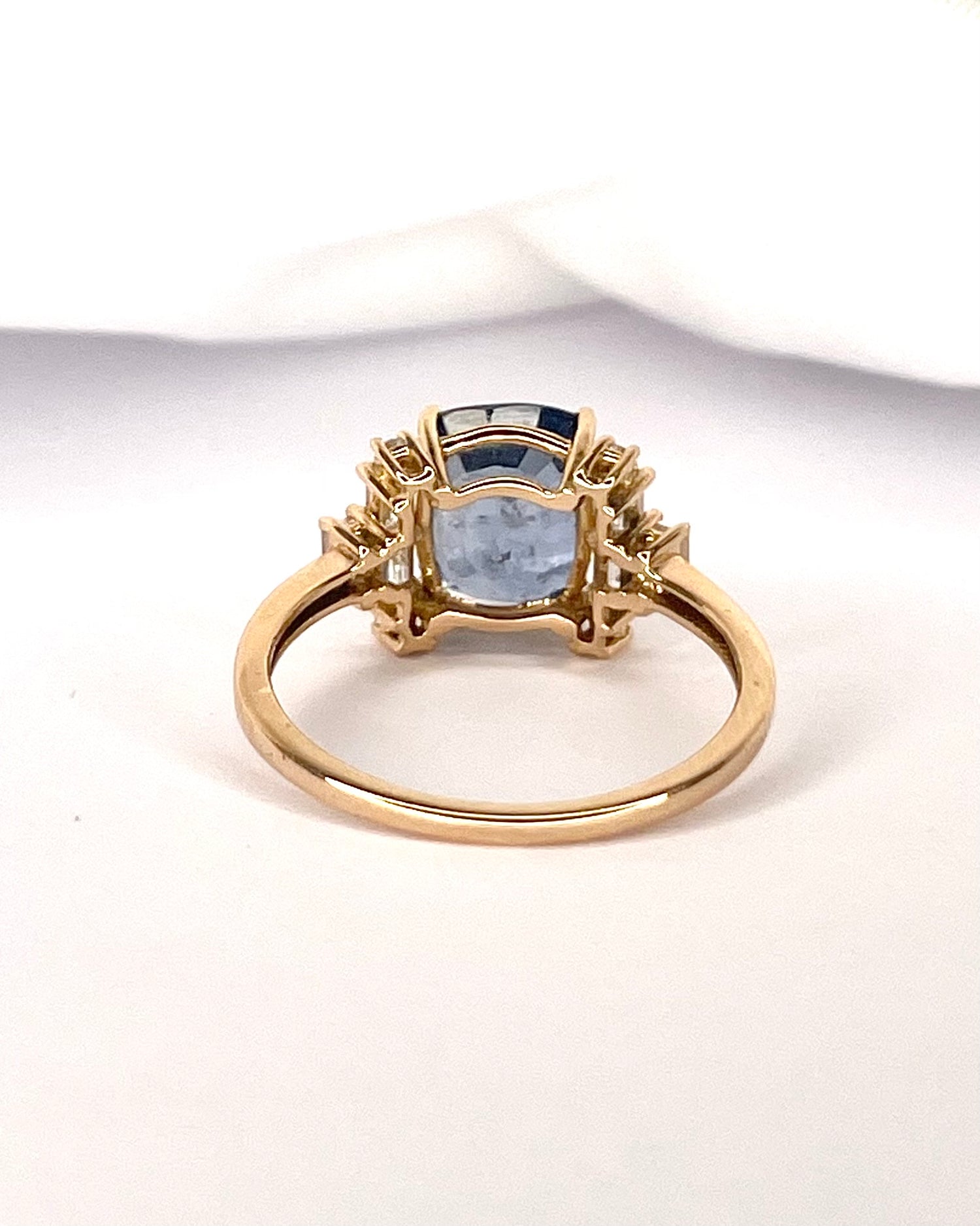 Bague Trilogie Saphir Peacock 3.49 carats &amp; Diamants 0.40 carat "Océane"