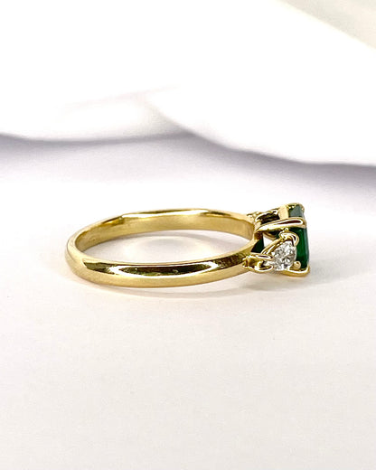 Anillo Trilogía Esmeralda 1.10 quilates y Diamantes "Romane"
