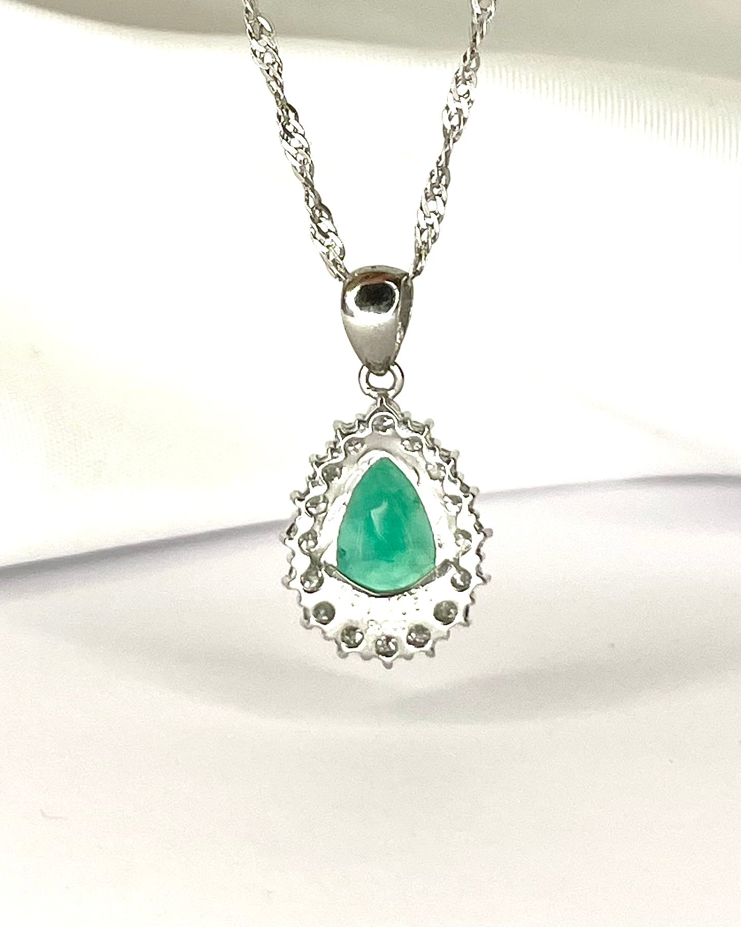 Pendentif Émeraude Colombienne 1.50 carat &amp; Diamants 0.51 carat "Angelique"