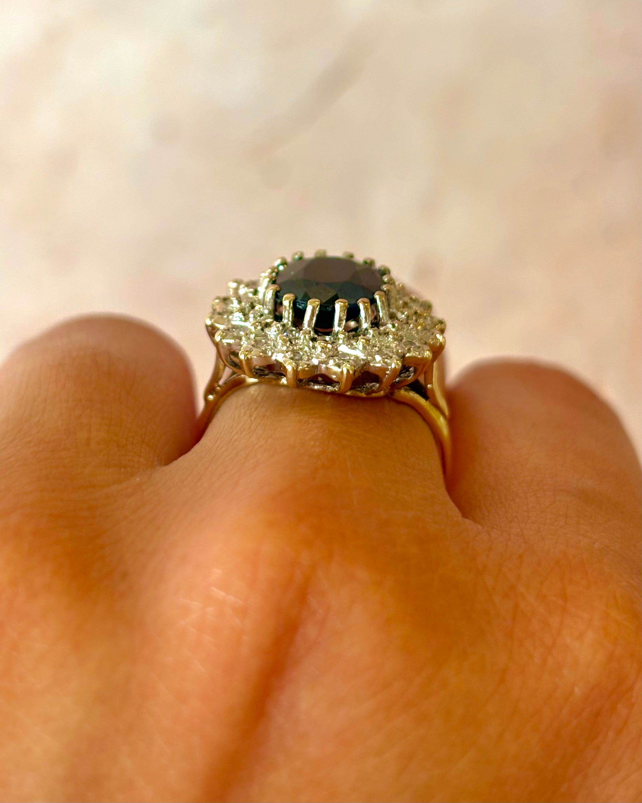 Anillo Marguerite Zafiro 2.85 quilates y Diamantes 0.32 quilates "Albane"
