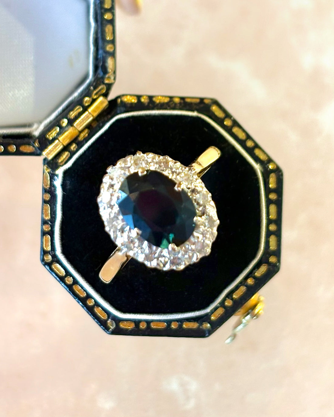 Bague Marguerite Saphir 2.52 carats &amp; Diamants 0.24 carat "Simone"