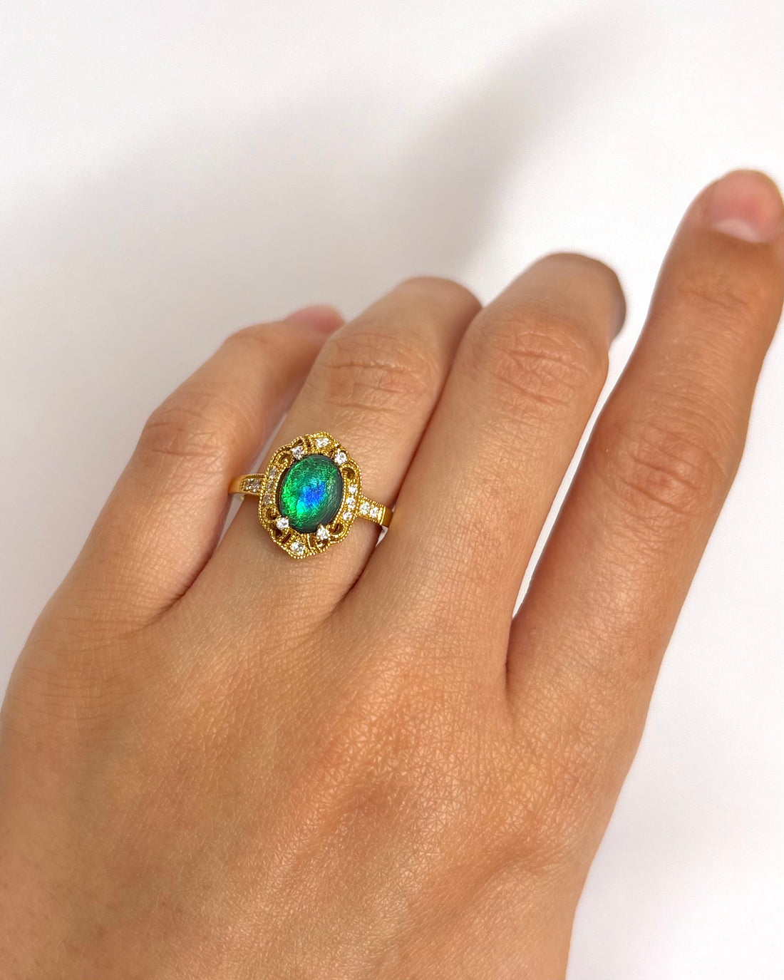 Bague Style Art Nouveau Opale Noire 0.81 carat &amp; Diamants "Cléophée"