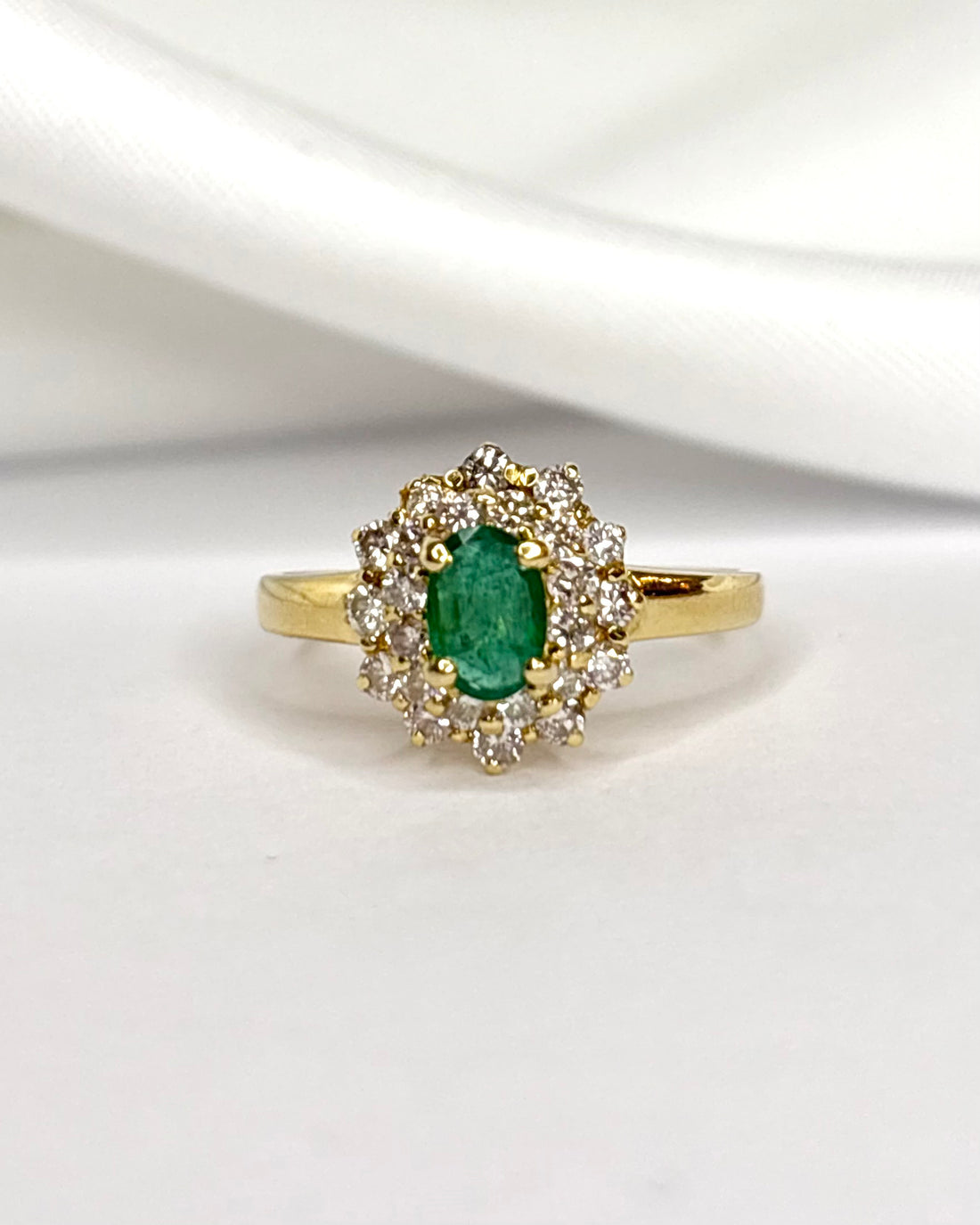 Bague Marguerite Émeraude 0.30 carat &amp; 24 Diamants "Sylvie"