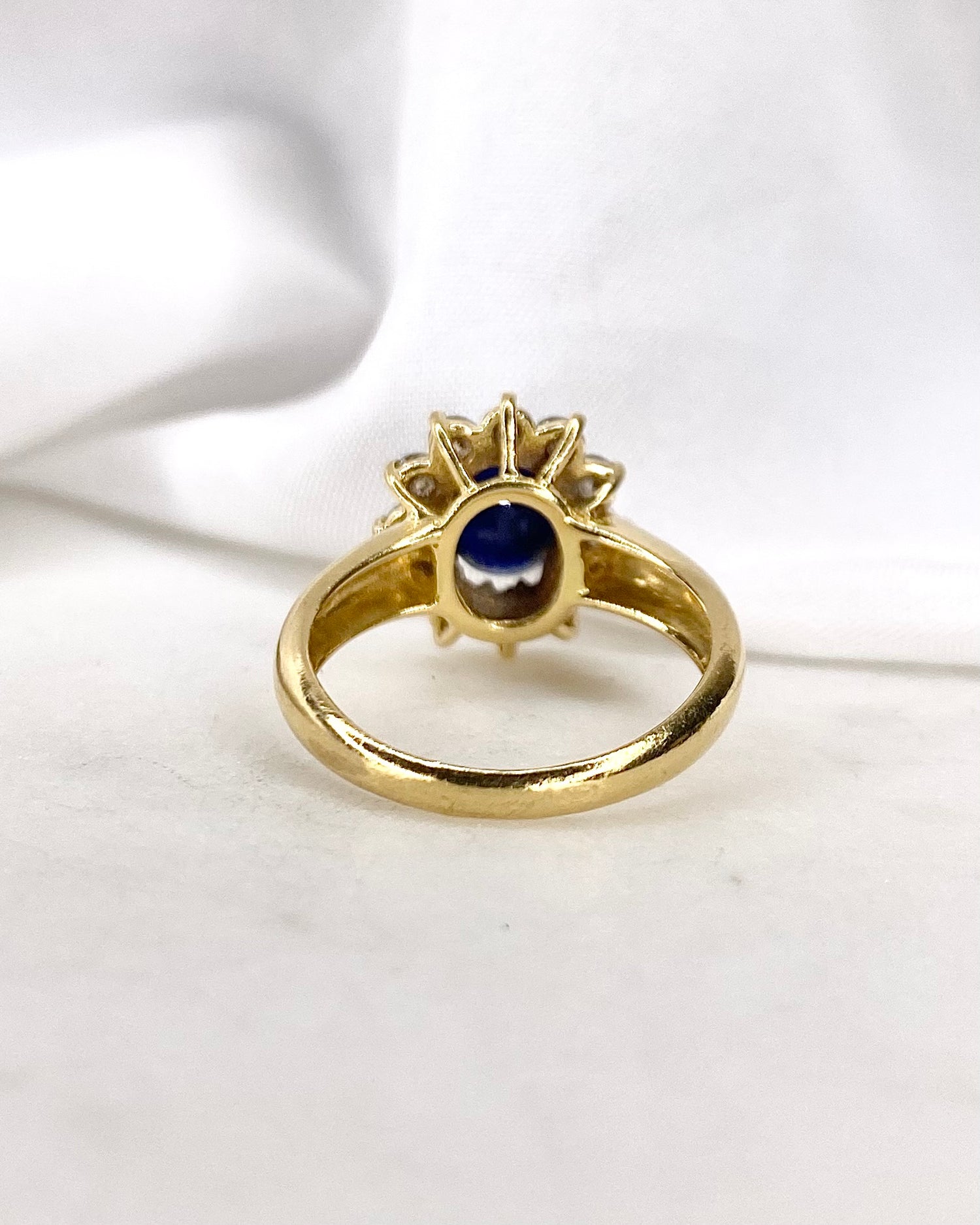 Bague Marguerite Saphir 1.32 carat &amp; 12 Diamants &quot;Samina&quot;