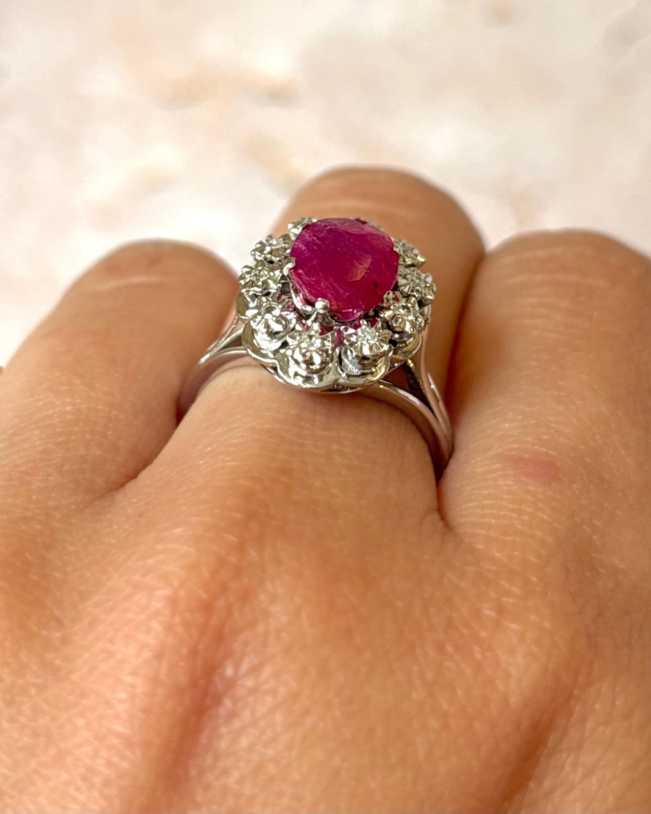 Bague Marguerite Rubis Birman 1.80 carat &amp; 10 Diamants "Kelaya"