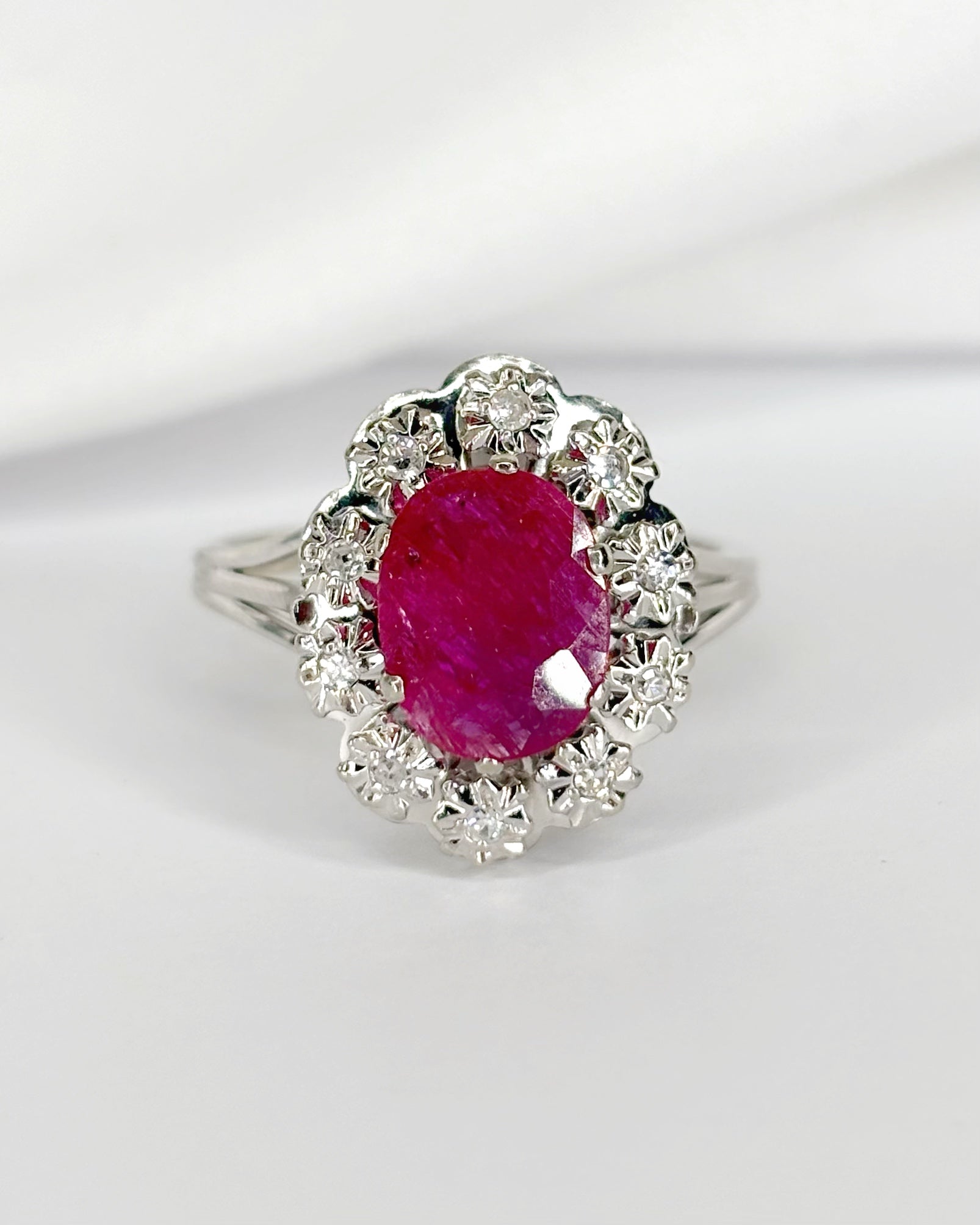 Bague Marguerite Rubis Birman 1.80 carat &amp; 10 Diamants "Kelaya"