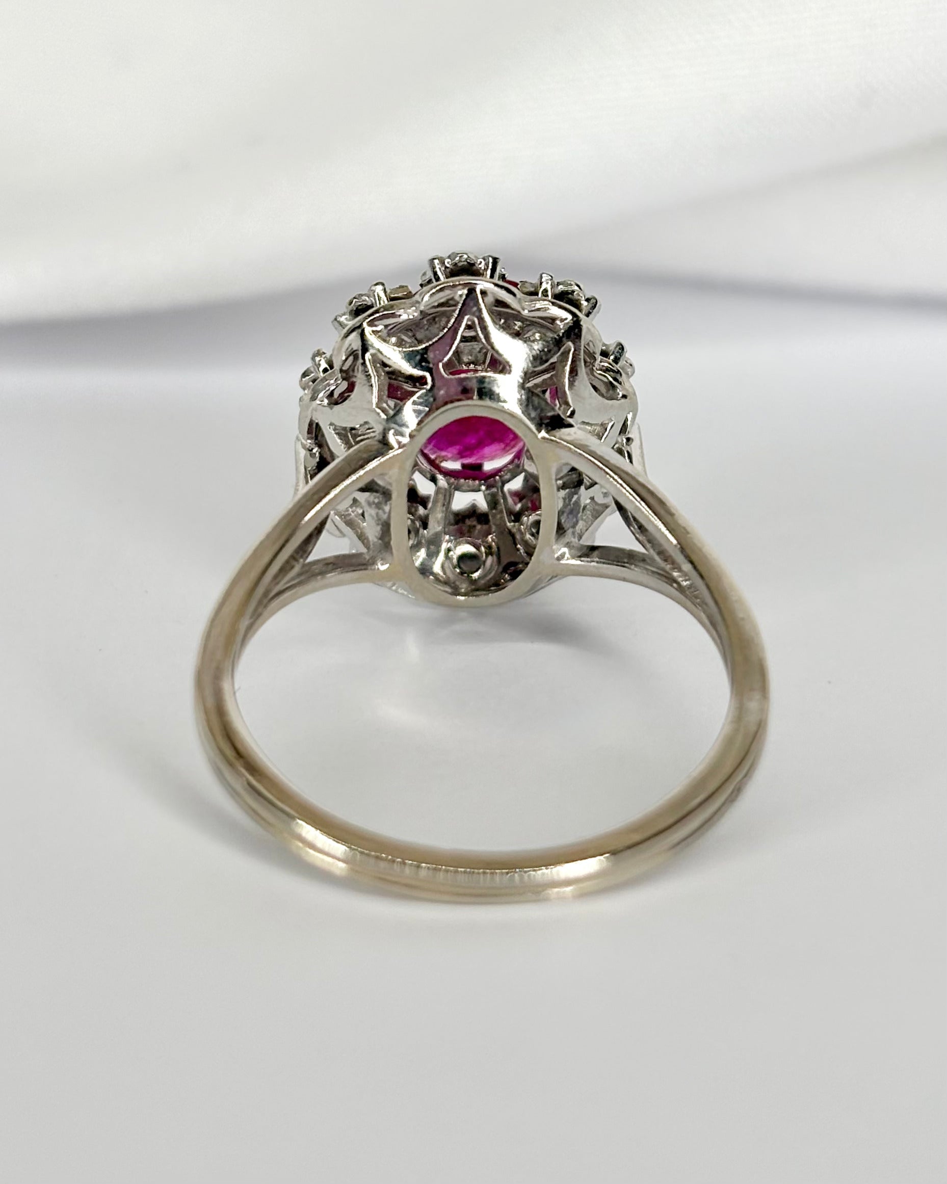 Bague Marguerite Rubis Birman 1.80 carat &amp; 10 Diamants "Kelaya"