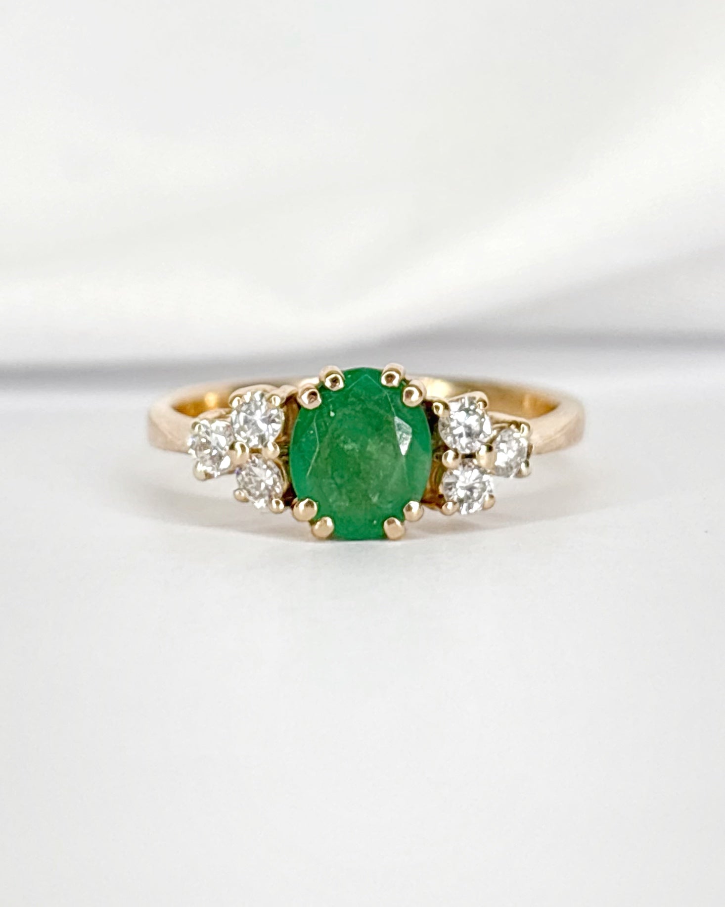 Bague Trilogie Émeraude 0.80 carat &amp; Diamants 0.24 carat "Carolina"