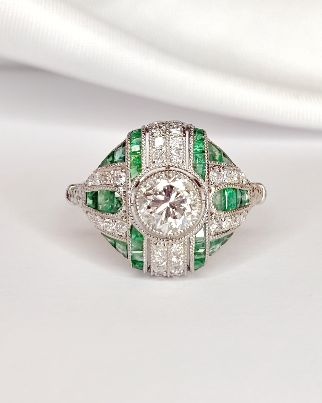 Bague Style Art-Déco Diamants 1.18 carat &amp; Émeraudes 0.29 carat "Maeva"