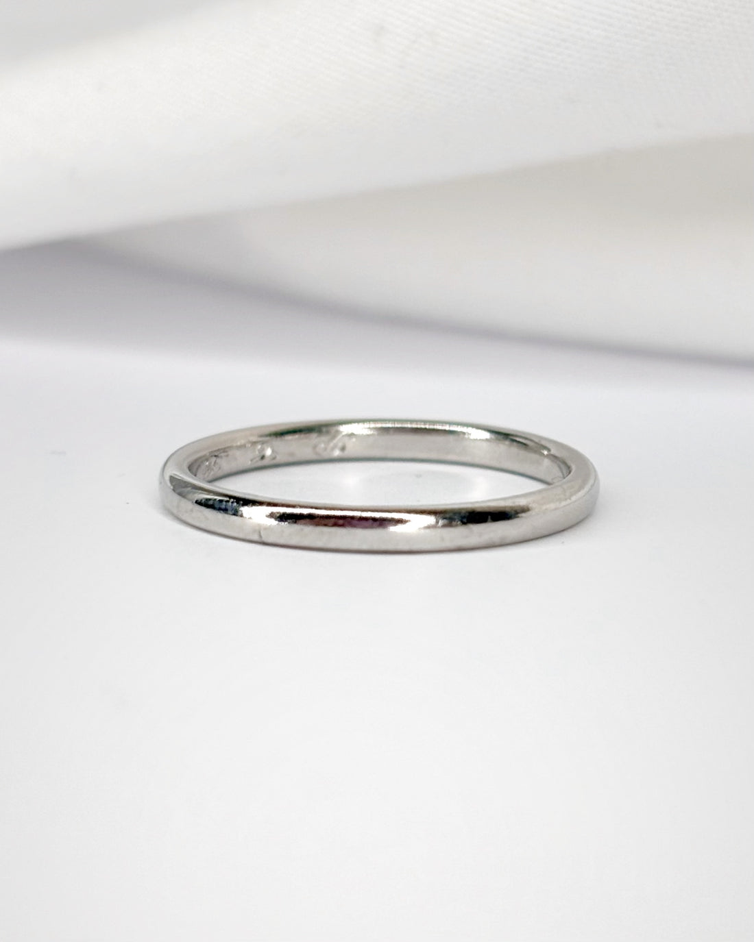 Bague Alliance Or Gris 18 carats 2 mm "Karl"