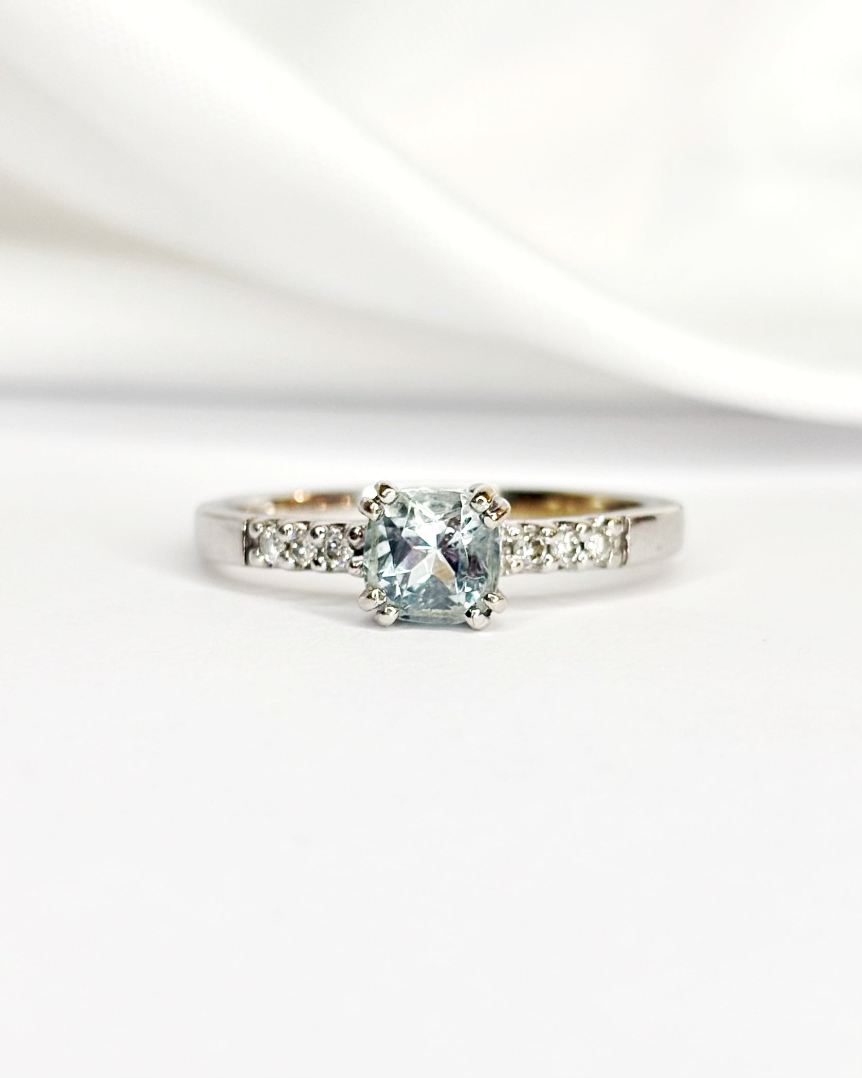 Bague Solitaire Aigue-Marine 0.60 carat &amp; Diamants "Lisa"