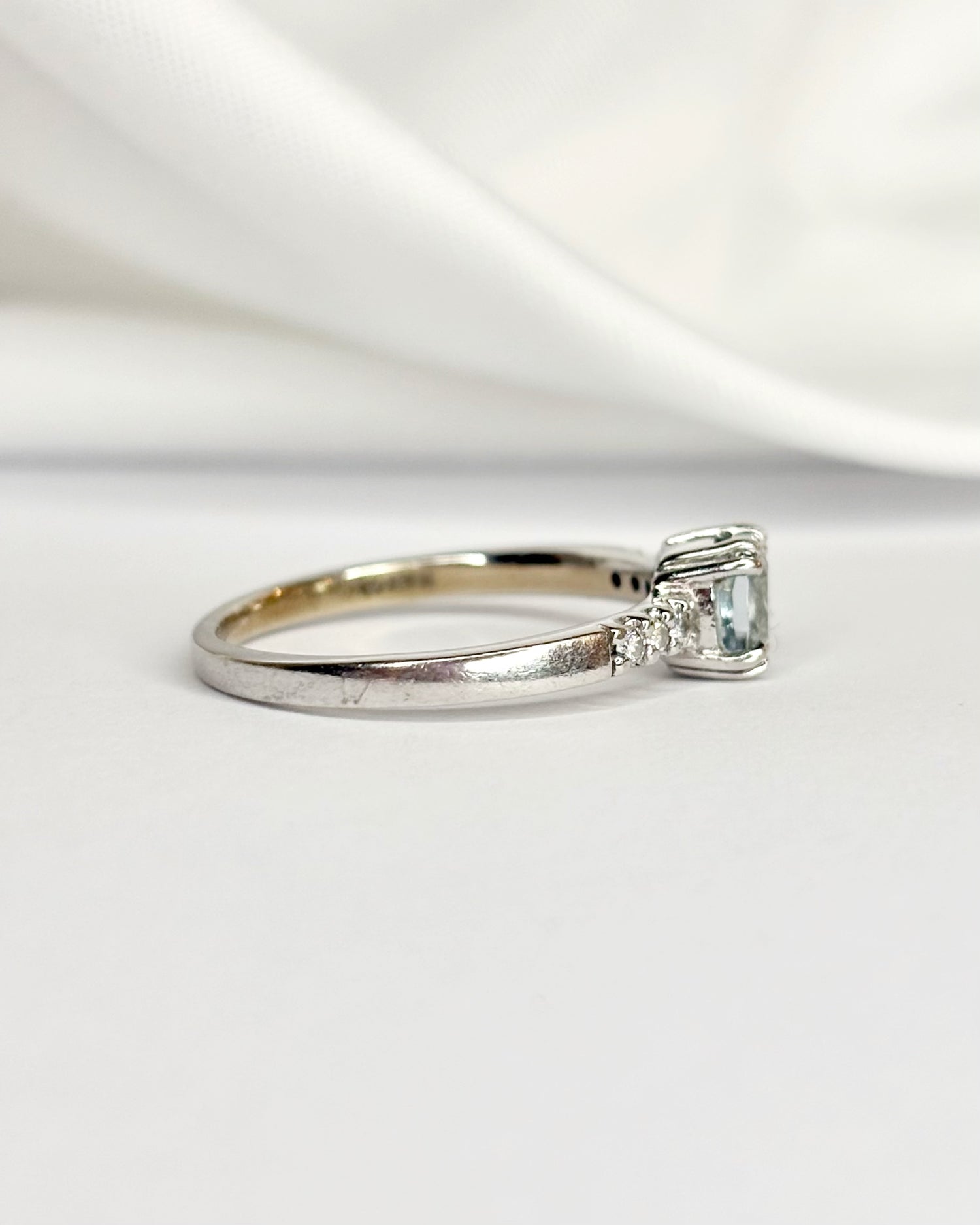 Bague Solitaire Aigue-Marine 0.60 carat &amp; Diamants "Lisa"