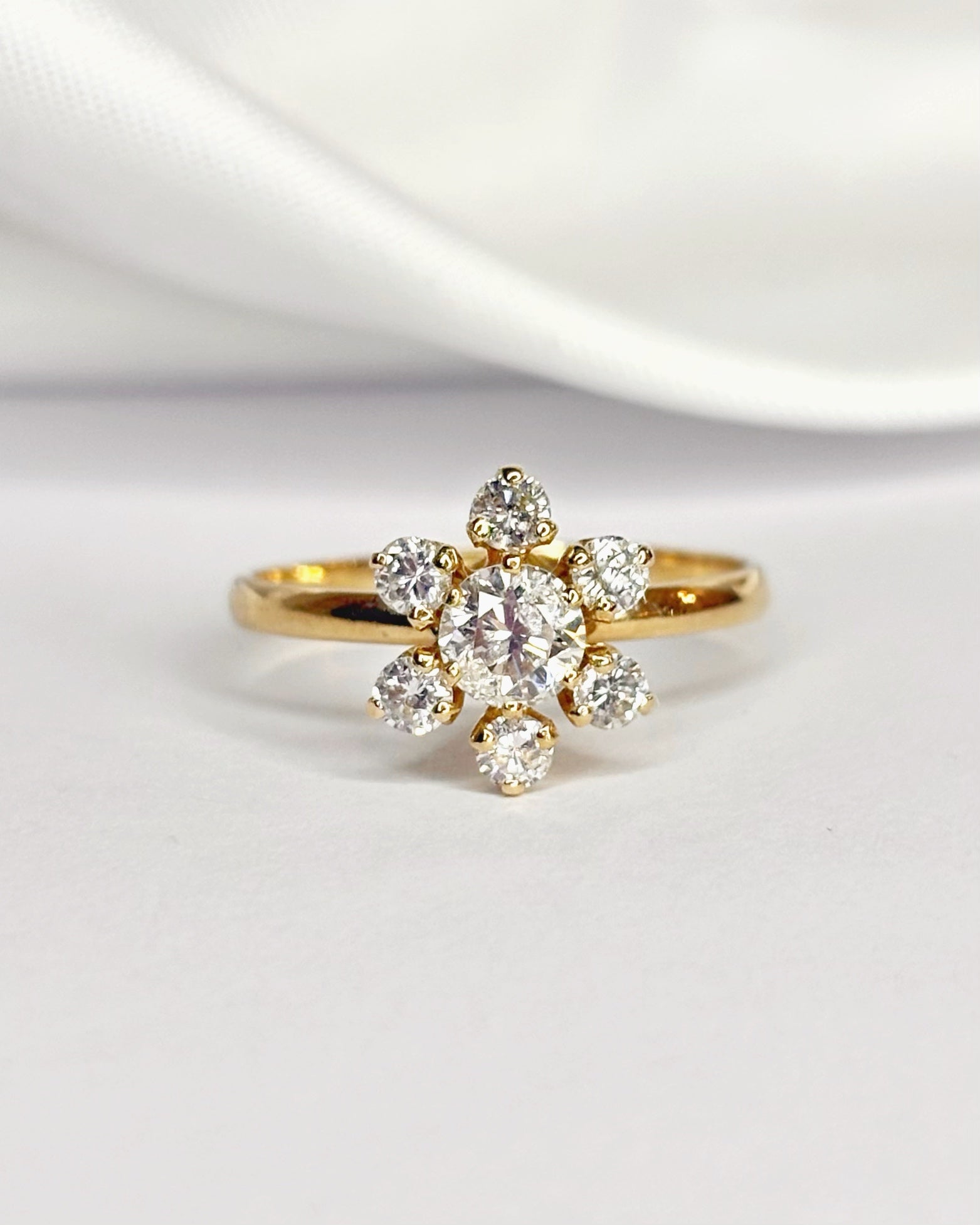 Bague Marguerite Diamants 0.68 carat "Océane"