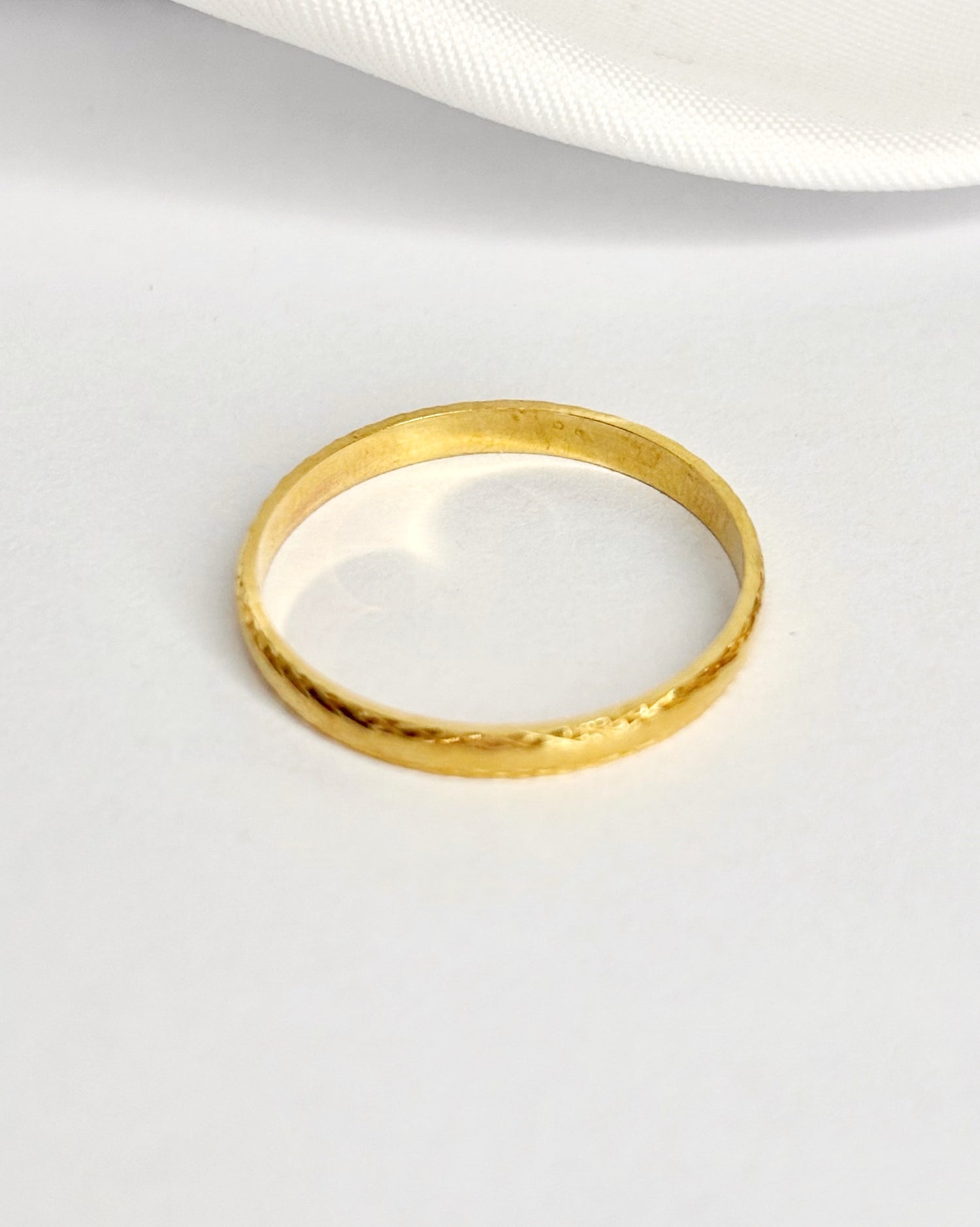 Anillo de Alianza Oro Amarillo 18 quilates "Babylon"