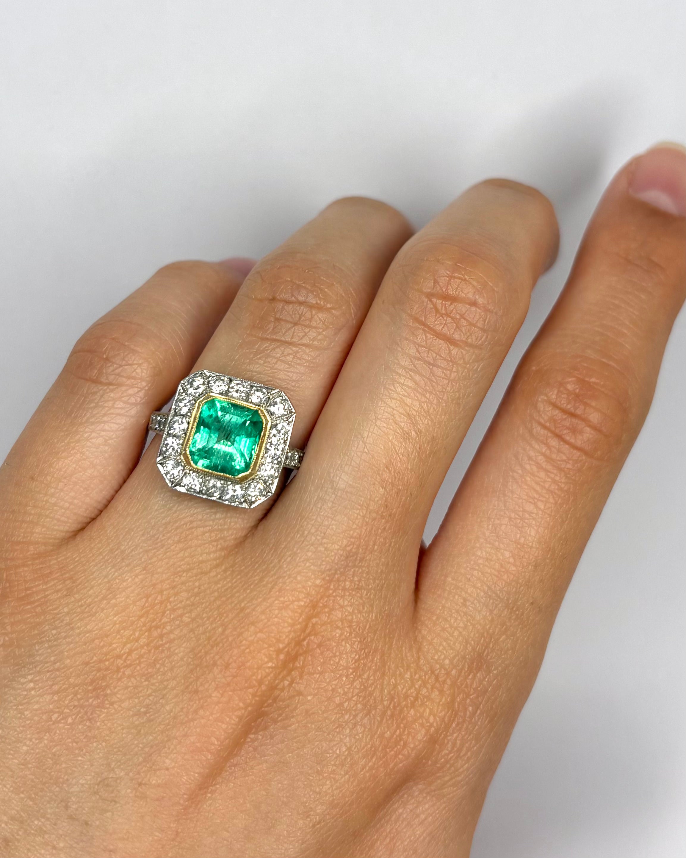 Bague Style Art-Déco Émeraude 2.35 carats, Diamants, Or jaune &amp; Platine 5,13g "Dora" - Elliade Paris