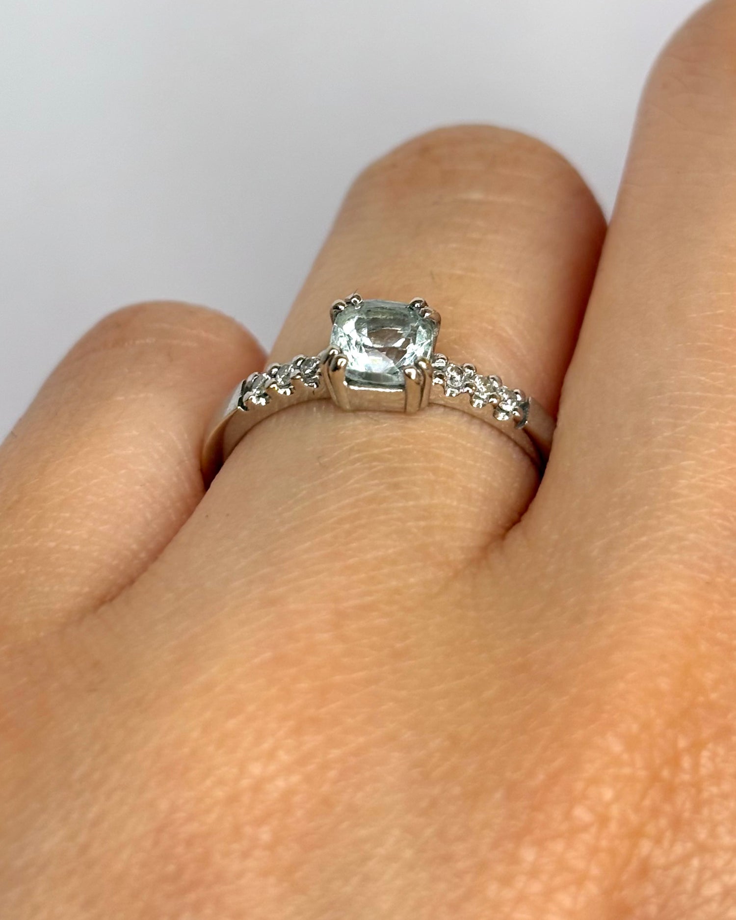 Bague Solitaire Aigue-Marine 0.60 carat &amp; Diamants "Lisa"