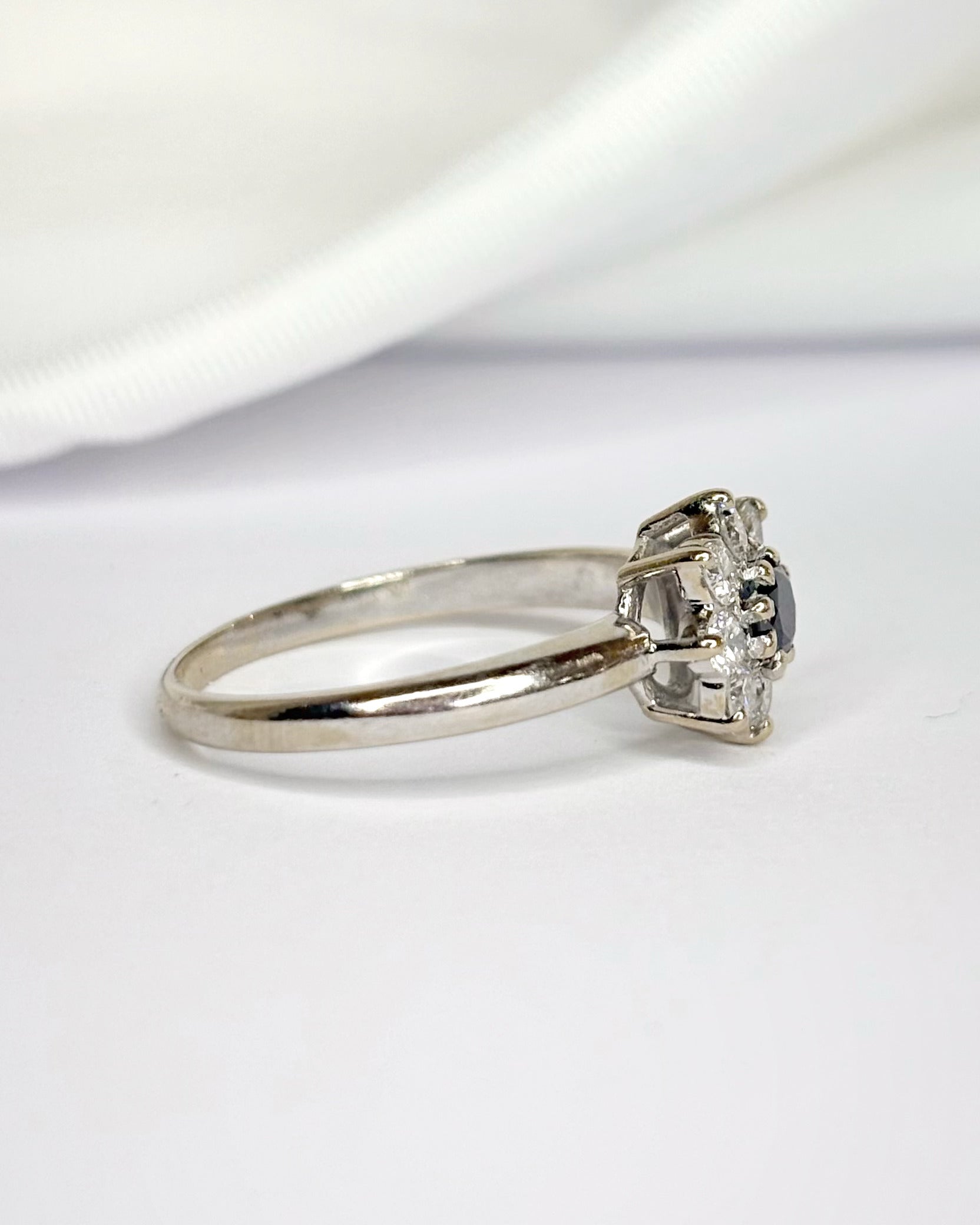 Bague Marguerite Diamants Noir &amp; Blancs 0.39 carat "Liana"