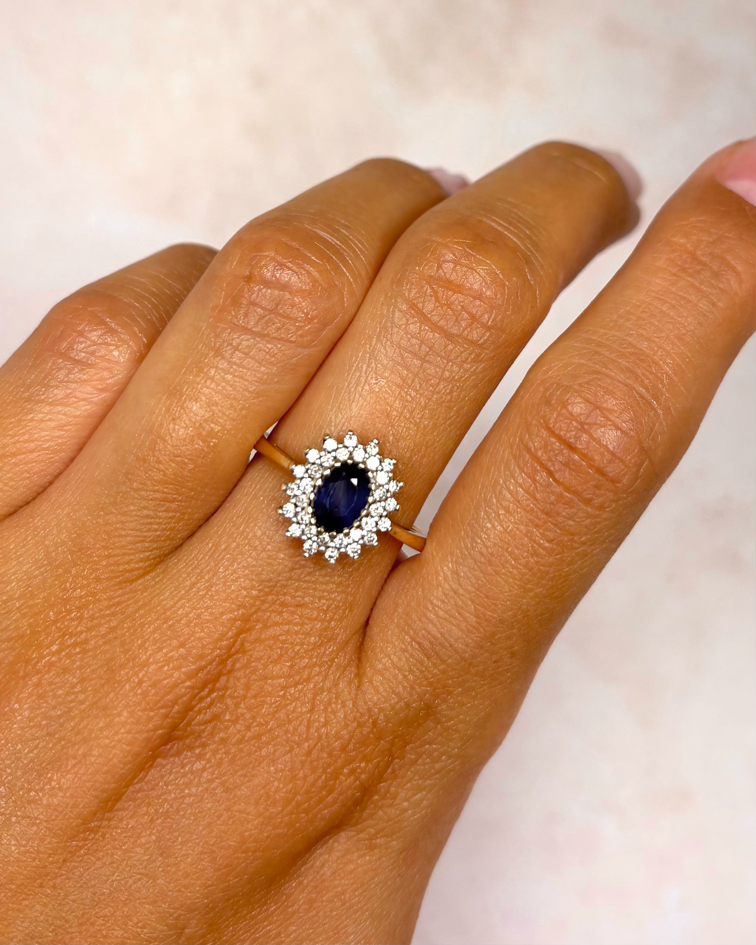 Bague Marguerite Saphir 0.85 carat &amp; Diamants 0.32 carat "Adriana"