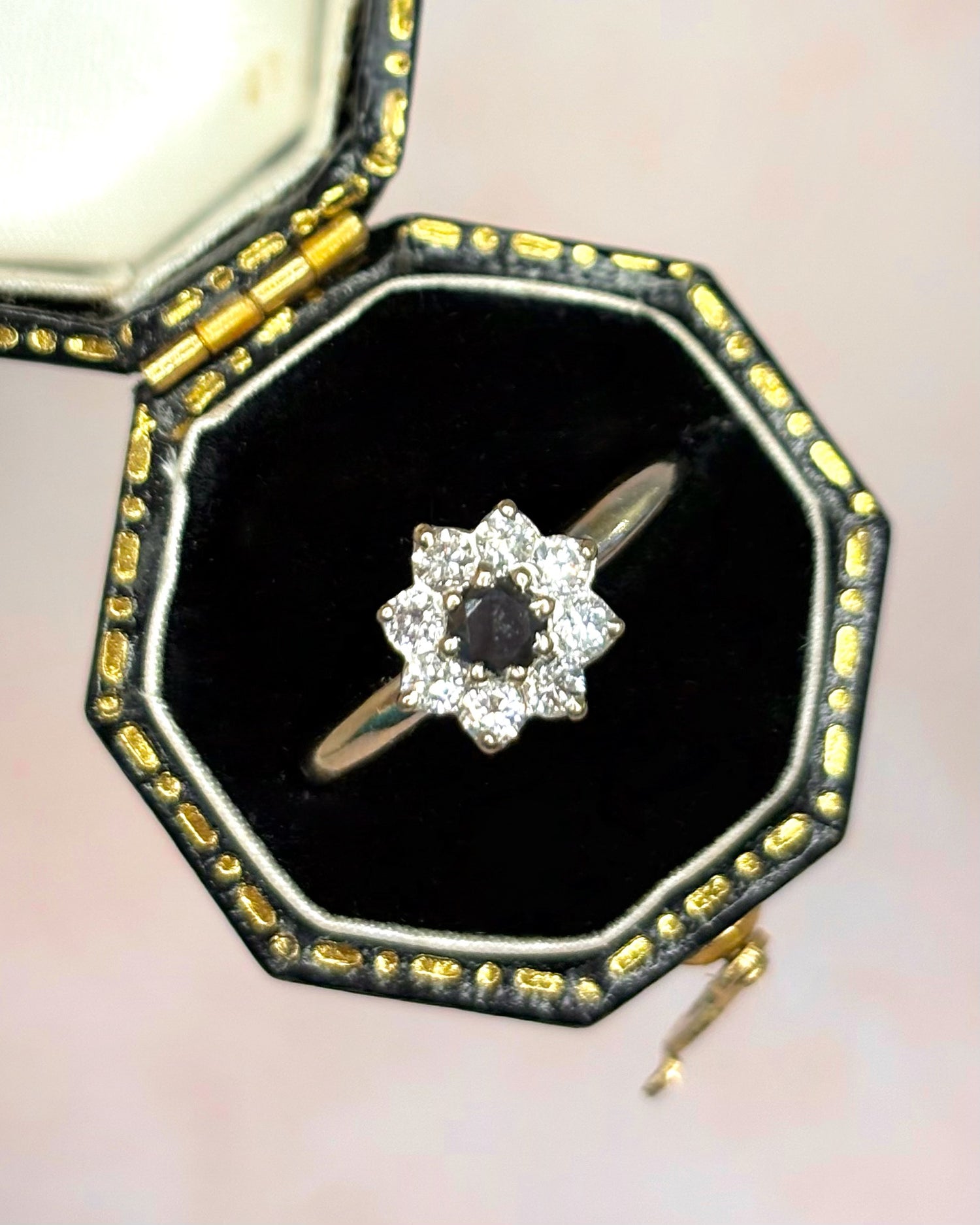Bague Marguerite Diamants Noir &amp; Blancs 0.39 carat "Liana"