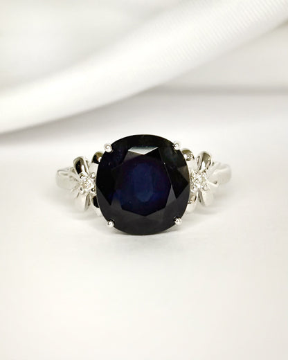 Solitaire Sapphire Ring 4.40 Carats &amp; Diamonds "Camélia"