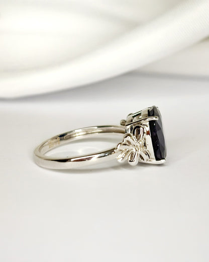 Solitaire Sapphire Ring 4.40 Carats &amp; Diamonds "Camélia"