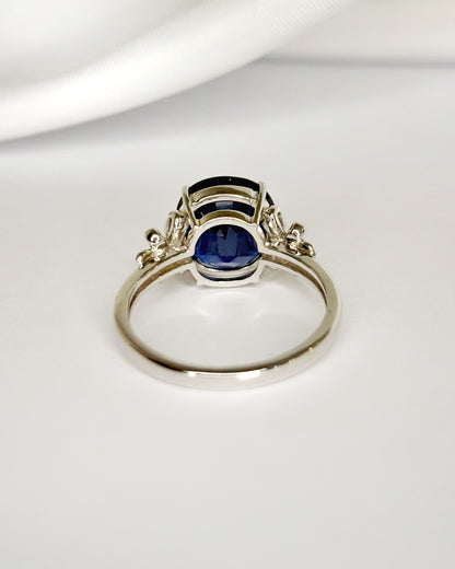 Solitaire Sapphire Ring 4.40 Carats &amp; Diamonds "Camélia"