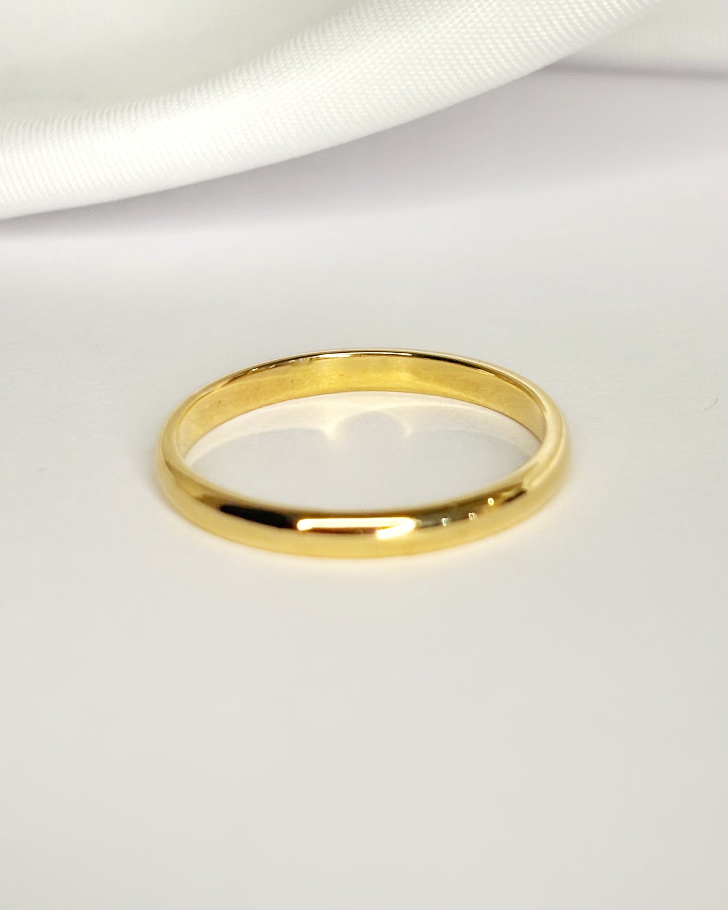 18-Carat Yellow Gold Wedding Band 2.4 mm "Line"