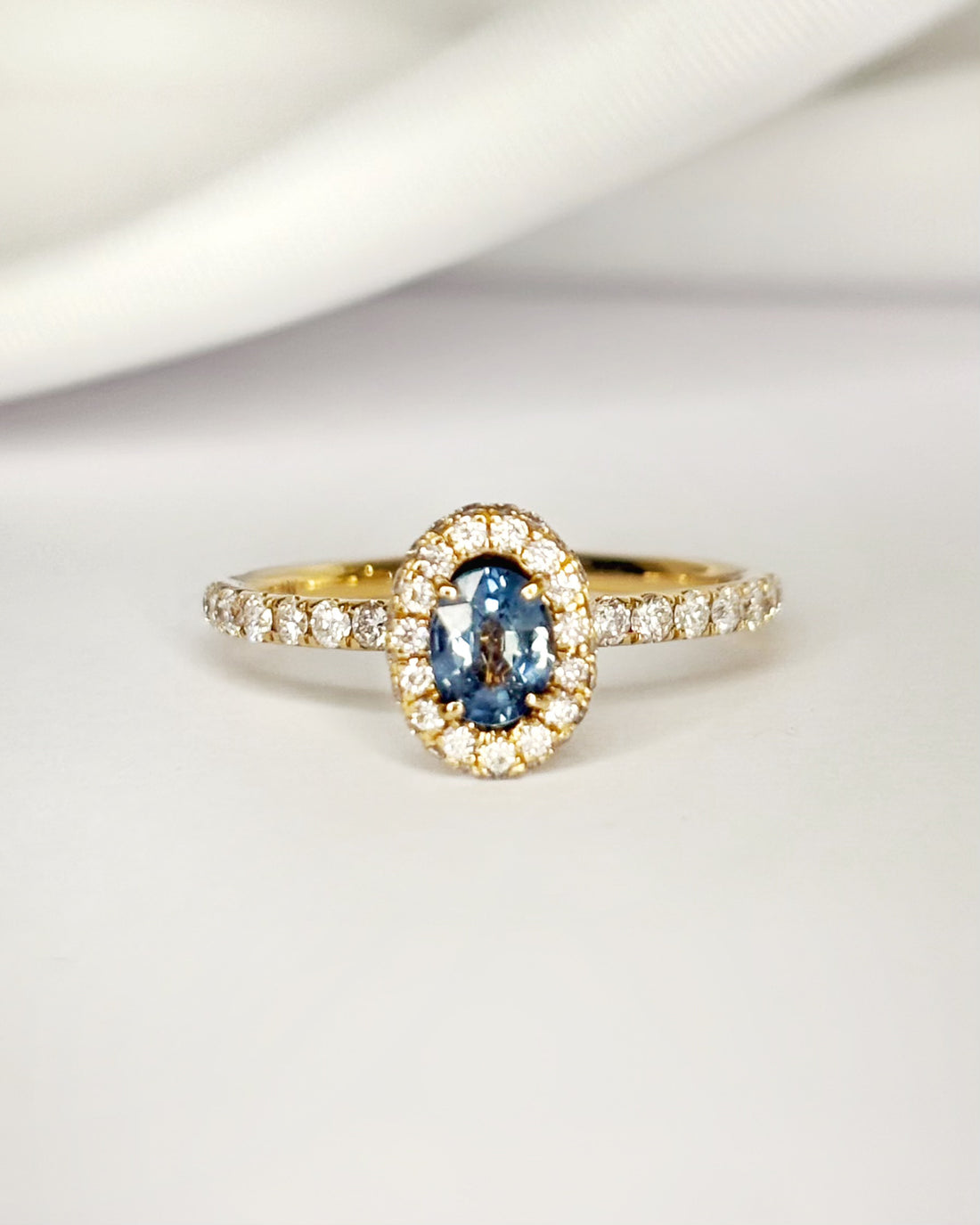 Bague Solitaire Saphir 0.40 carat &amp; Diamants 0.64 carat "Magda"