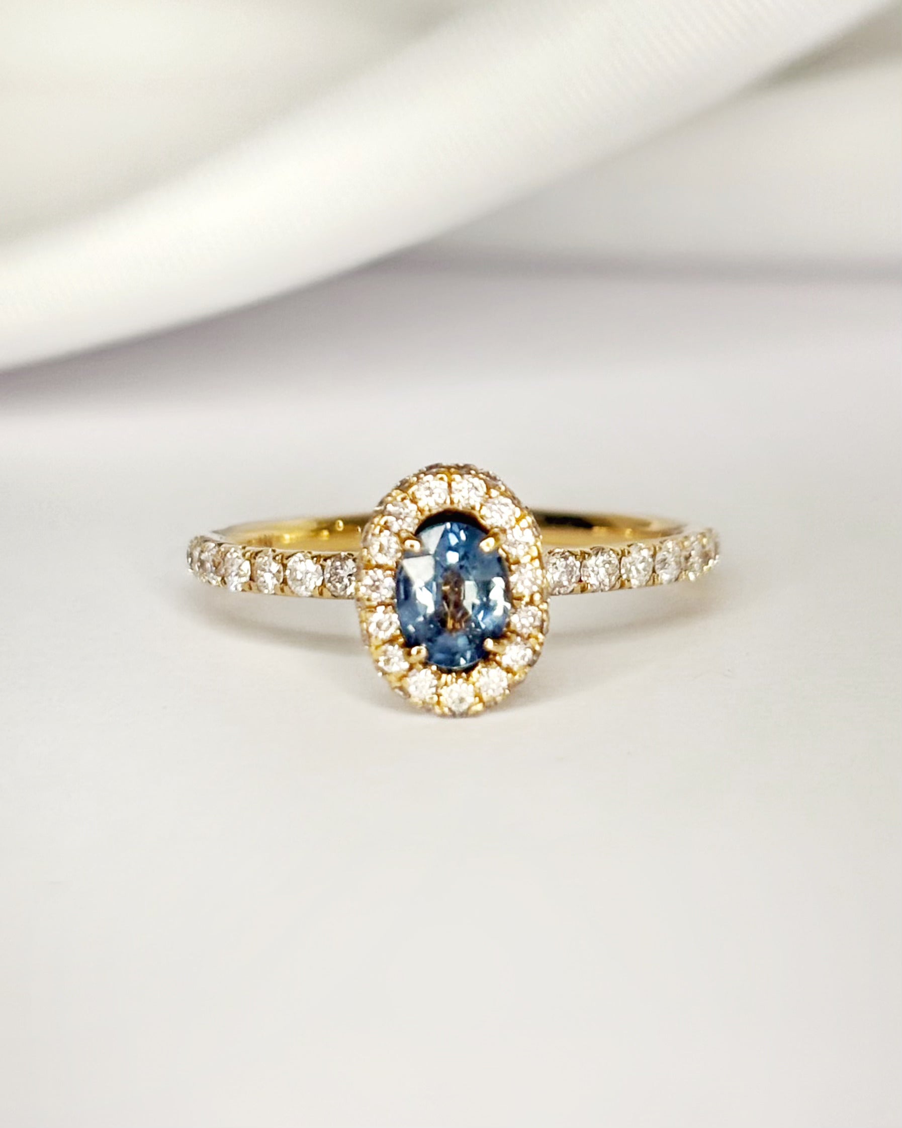 Bague Solitaire Saphir 0.40 carat &amp; Diamants 0.64 carat "Magda"