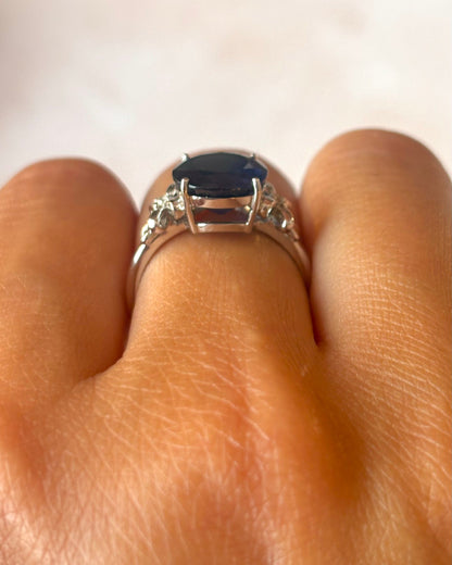 Solitaire Sapphire Ring 4.40 Carats &amp; Diamonds "Camélia"
