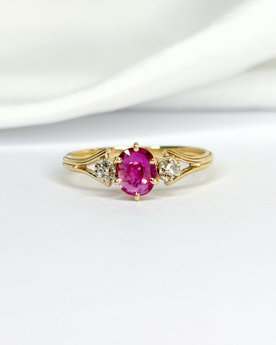 Bague Trilogie Rubis 0.38 carat &amp; Diamants "Alia"