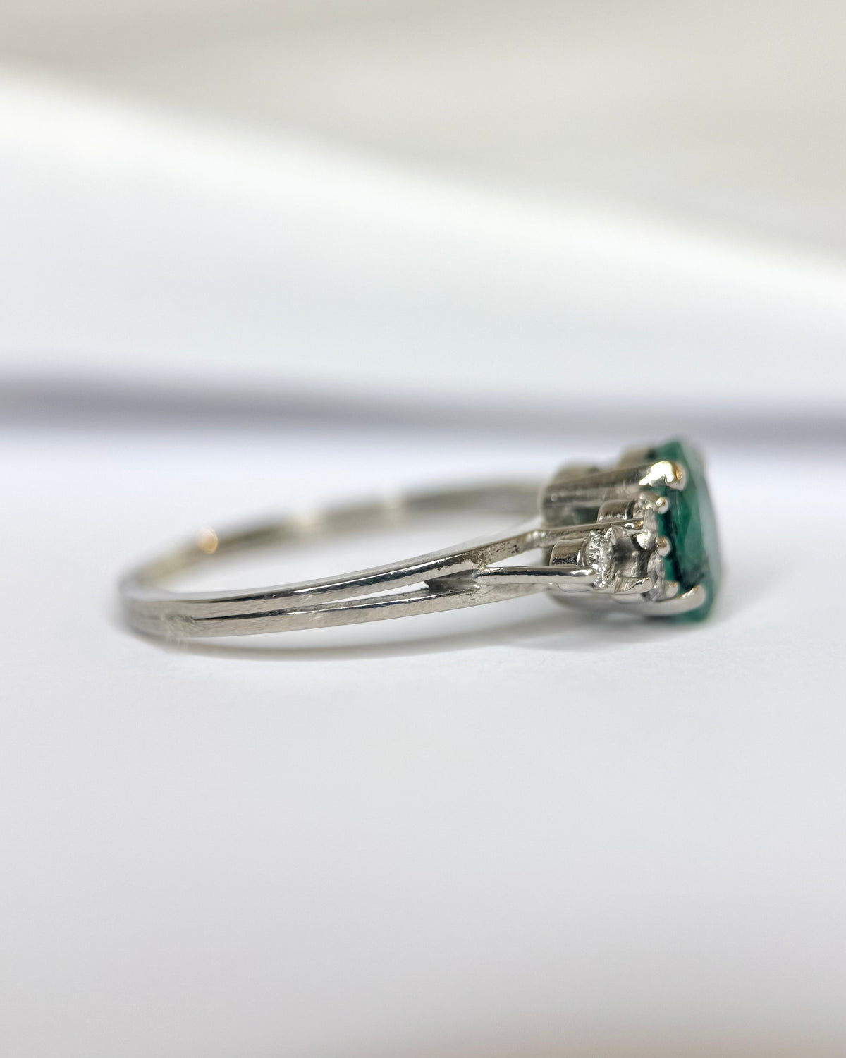 Emerald Trilogy Ring 1 carat &amp; Diamonds "Tristane"