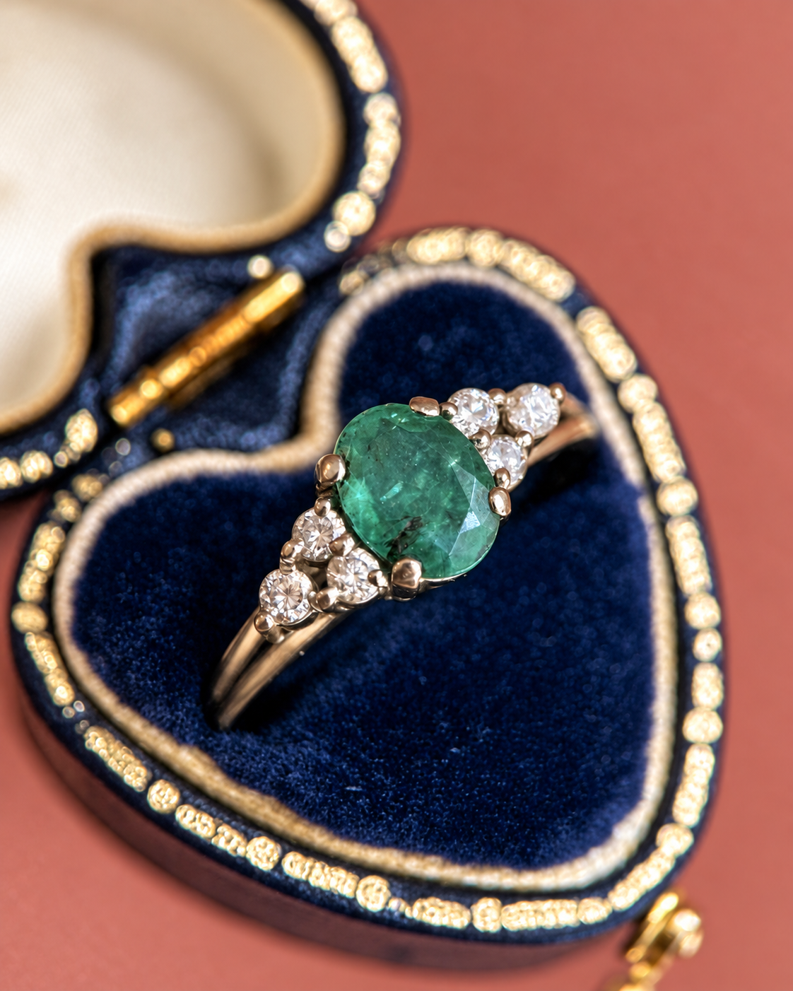 Emerald Trilogy Ring 1 carat &amp; Diamonds "Tristane"