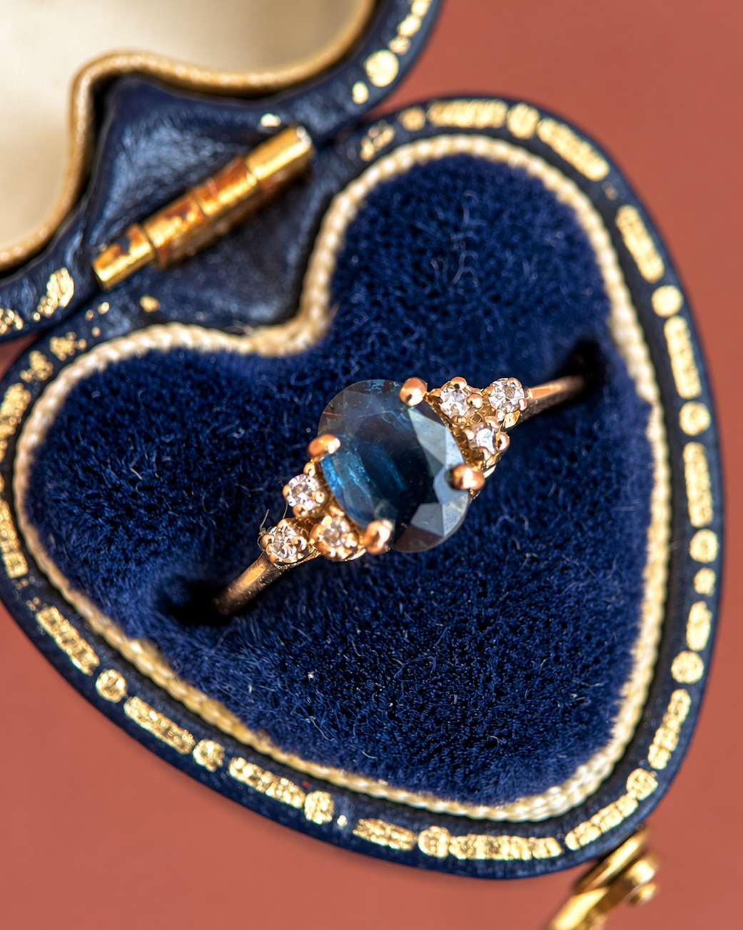 Bague Trilogie Saphir 0.85 carat &amp; Diamants "Mystie"