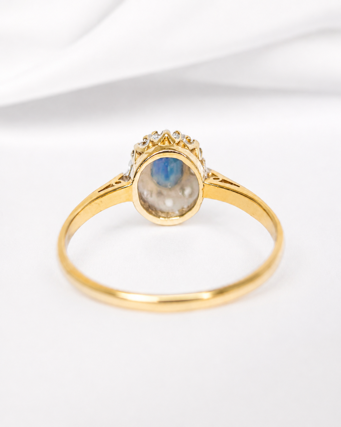 0.52-Carat Sapphire &amp; Diamond Daisy Ring "Cléa"