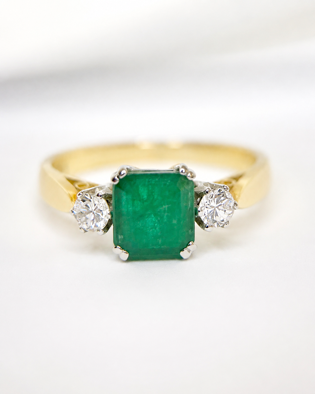 Bague Trilogie Émeraude 1.04 carat &amp; Diamants 0.20 carat "Léa"