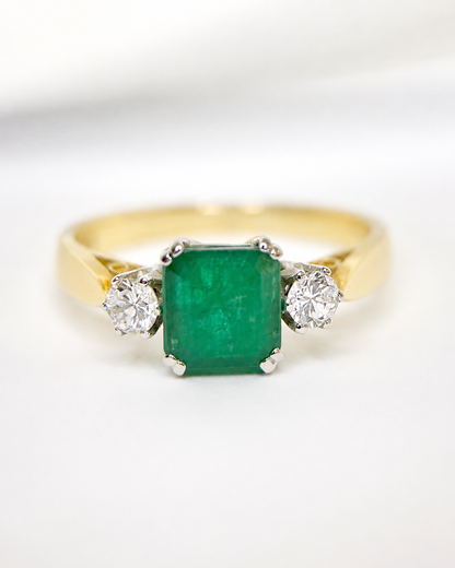 1.04-carat Emerald &amp; 0.20-carat Diamond Trilogy Ring "Léa"