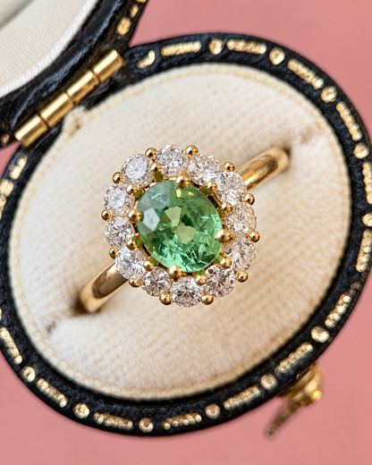 Anillo Margarita de Granate y Tsavorita de Tanzania de 1.14 quilates y Diamantes de 0.63 quilates «Aya»