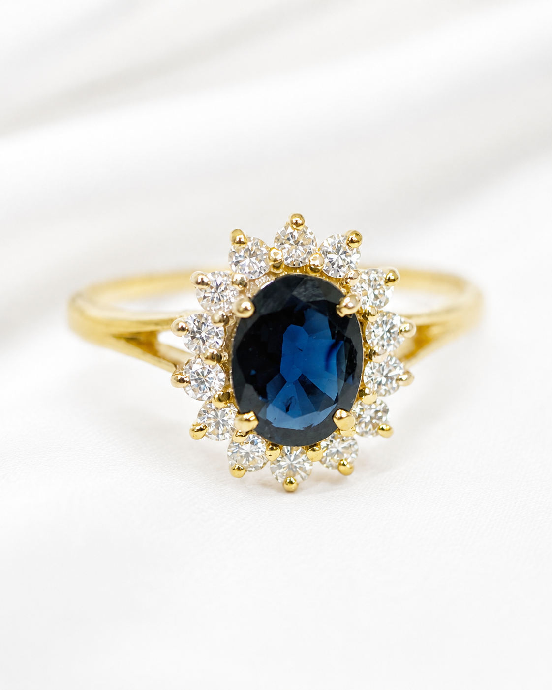 Anillo margarita de zafiro de 1,41 quilates y diamantes de 0,42 quilates «Dilara»
